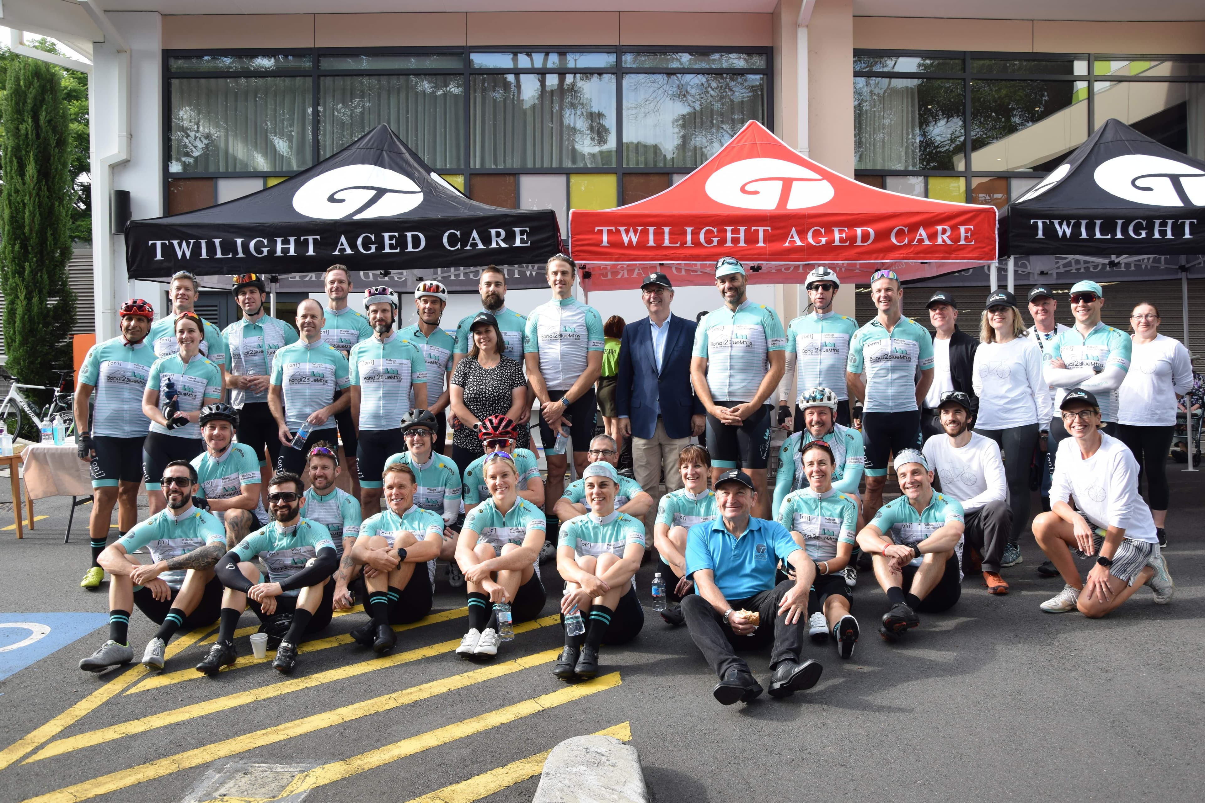 Bondi2BlueMountains bicycle riders group photo