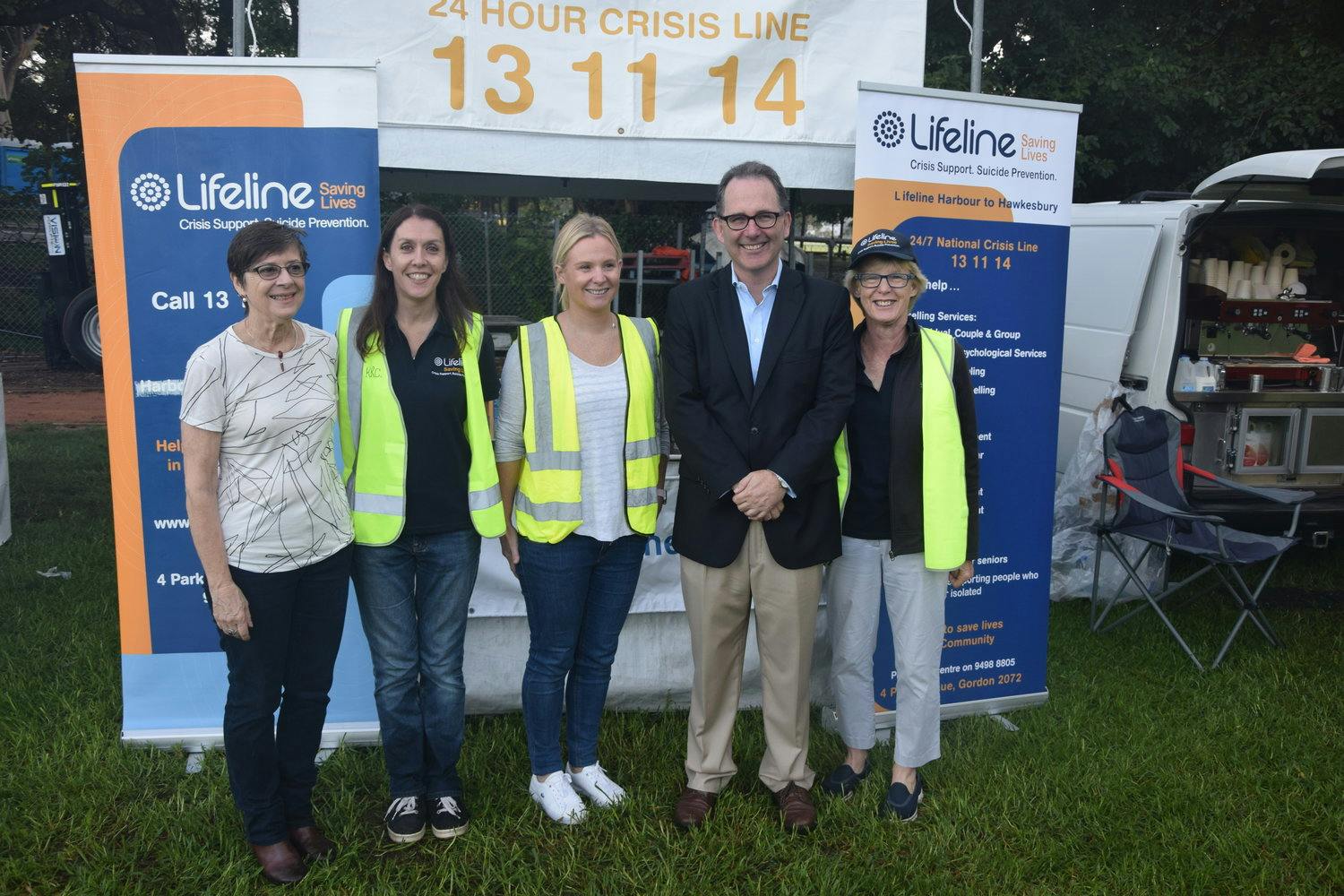 Alister with volunteers from Lifeline H2H 