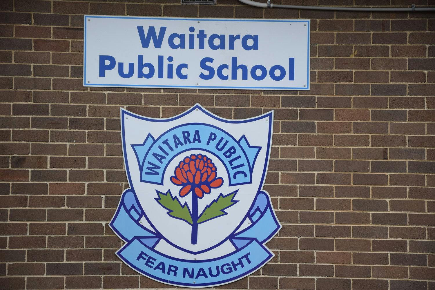 Waitara Public School Crest 